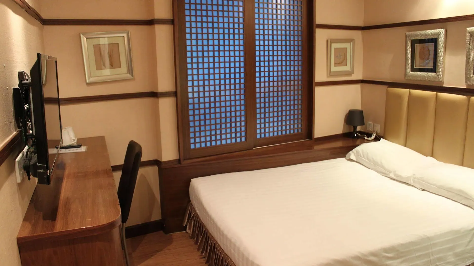 Mingle At The Eden Hotel Hong Kong
