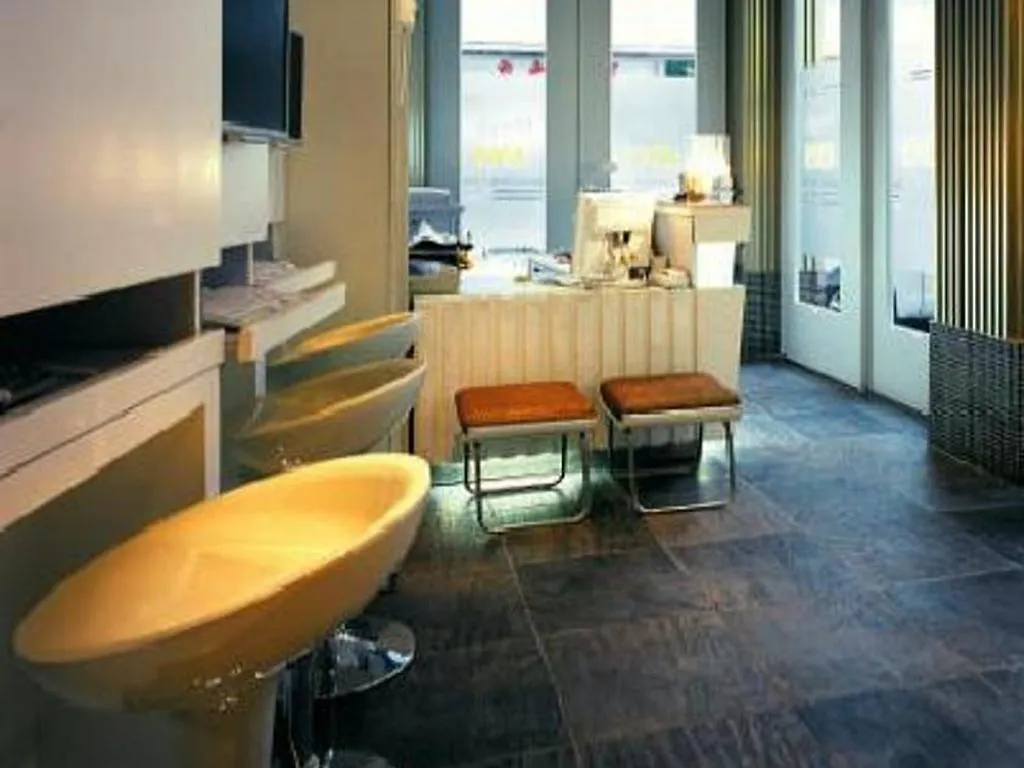 Mingle At The Eden Hotel Hong Kong 3*,