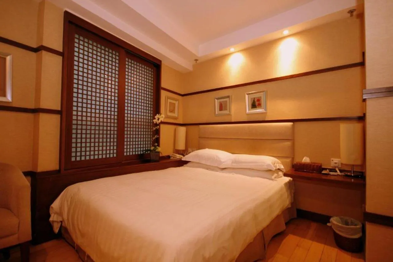 Mingle At The Eden Hotel Hong Kong 3*,