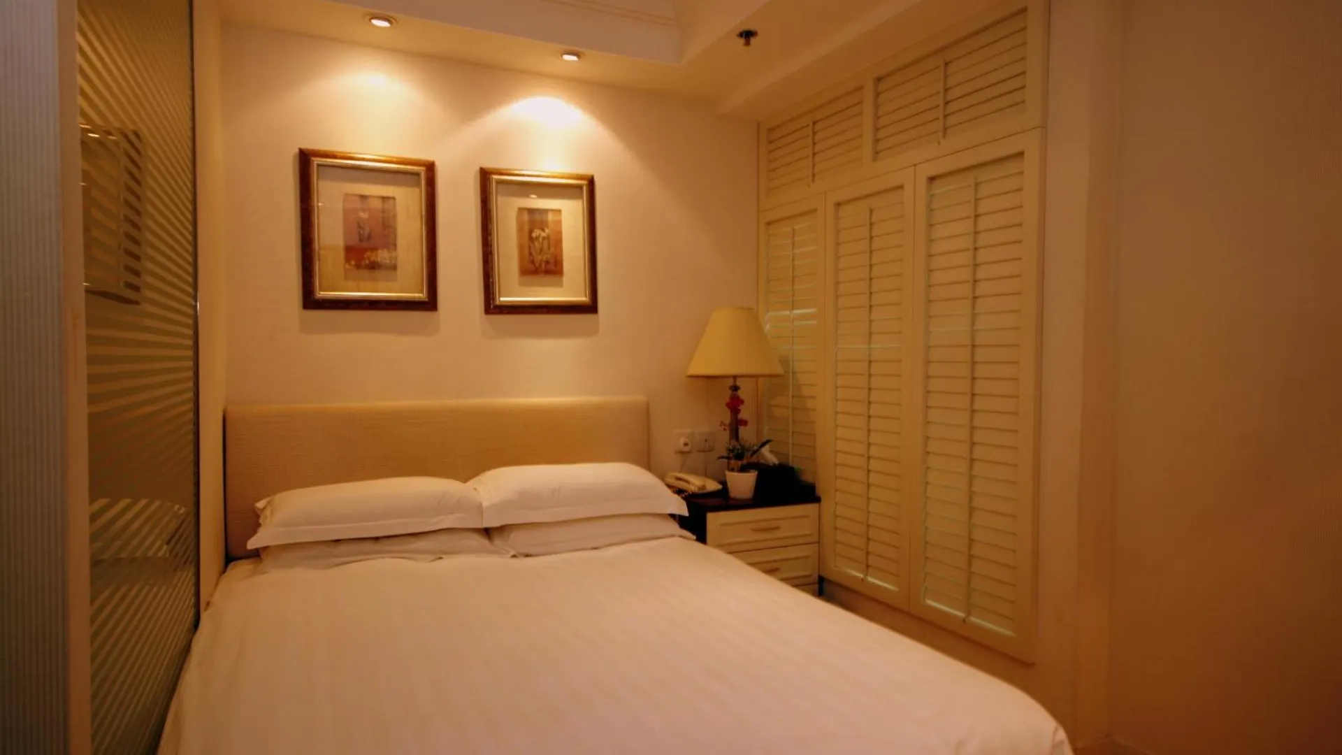 Mingle At The Eden Hotel Hong Kong